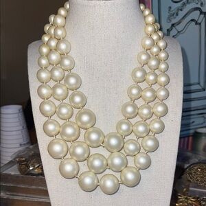 Elegant Cream Pearl Necklace